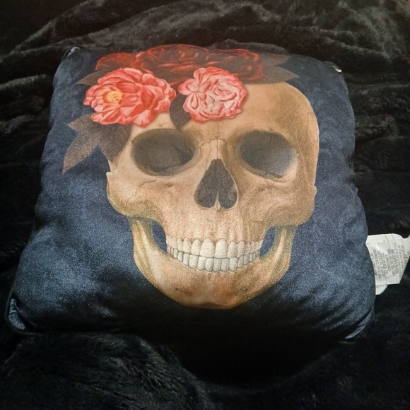 Ashland Halloween Day of the Dead Throw Pillow Skull W/ Roses - Picture 1 of 5
